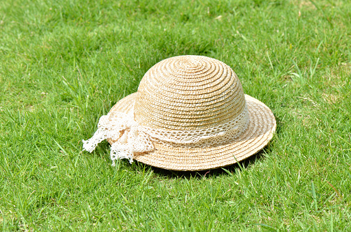Straw Hat (Lawn)