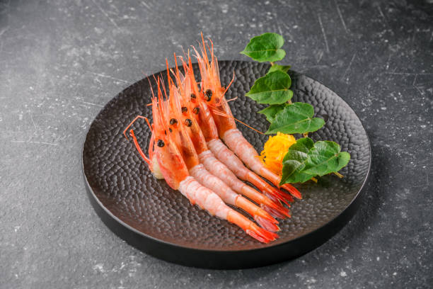 sashimi sobre o blackbackground - japanese cuisine appetizer gourmet caviar - fotografias e filmes do acervo