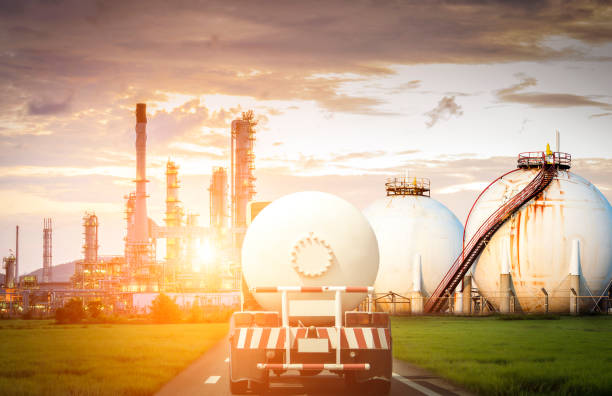 transporte de petróleo e gás por caminhão - petroleum export - fotografias e filmes do acervo