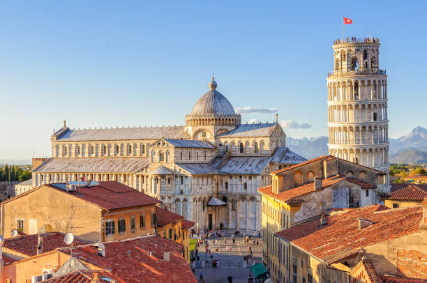 duomo y la torre de pisa - pisa - leaning tower of pisa fotografías e imágenes de stock