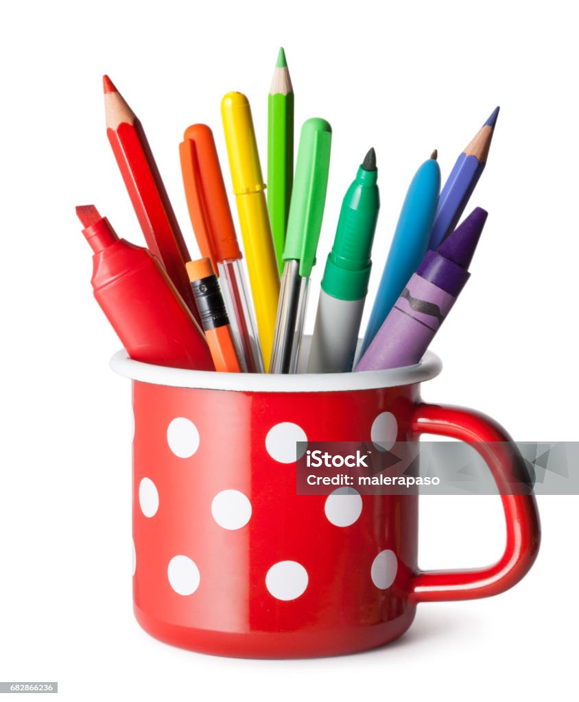 Porte-plume avec la couleur des stylos et crayons - Photo de Fond blanc libre de droits