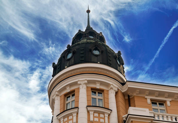 istock Historic building with blue cloudy sky 682920790