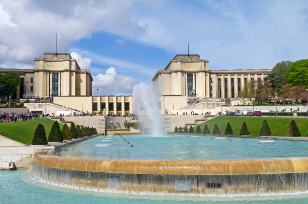 istock Fountain in front of the Palais de Chaillot. 682992222