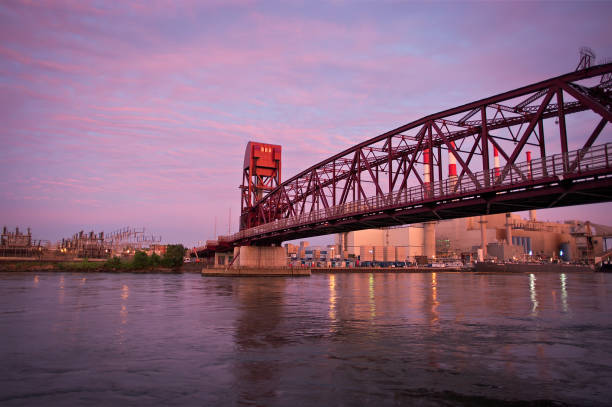 istock Roosevelt Island Bridge, New York City 683025004
