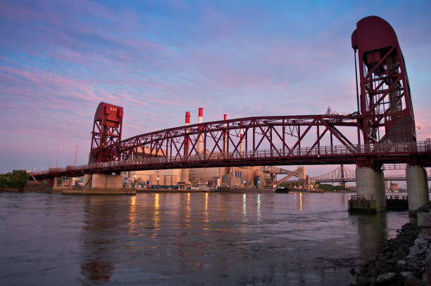 istock Roosevelt Island Bridge, New York City 683025008