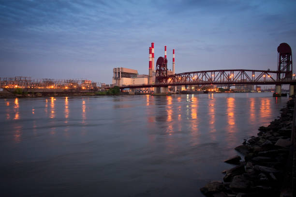 istock Roosevelt Island Bridge, New York City 683025114