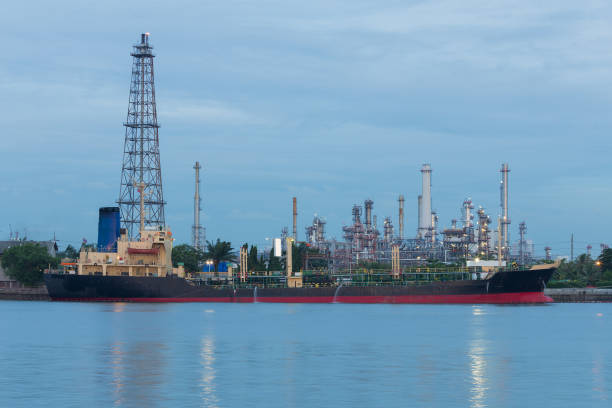 istock Oil transportation boat with refinery plant 683034862