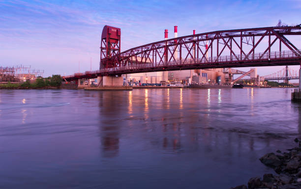 istock Roosevelt Island Bridge, New York City 683035532