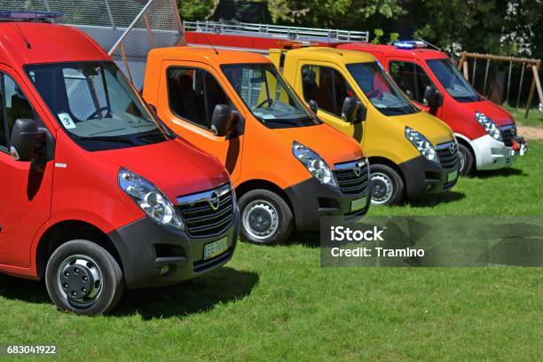 Multicolored Modern Commercial Vehicles - Fotografias de stock e mais imagens de Aluguer de automóveis - Aluguer de automóveis, Antigénio Específico da Próstata, Ao Ar Livre