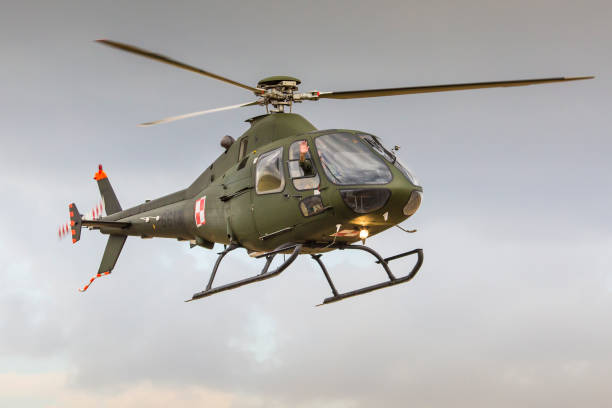 라 돔, 폴란드-8 월 23 일: pzl swidnik 소프트웨어-4 puszczyk 디스플레이 어 보여 라 돔 2015 년 8 월 23 일에 - airfield air vehicle helicopter commercial airplane 뉴스 사진 이미지