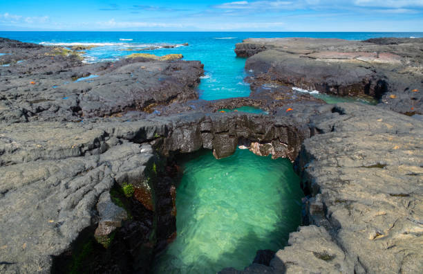 paisaje de las islas galápagos - isla bartolomé fotografías e imágenes de stock