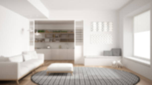 blur фон дизайн интерьера, минималистский гостиной с диваном, большой круглый ковер и кухня в фоновом режиме - home house стоковые фото и изображения