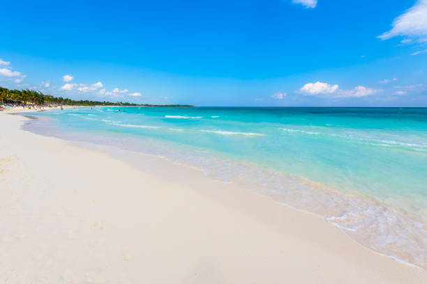 xpu-ha beach - красивое карибское побережье мексики - ривьера майя - mayan riviera стоковые фото и изображения
