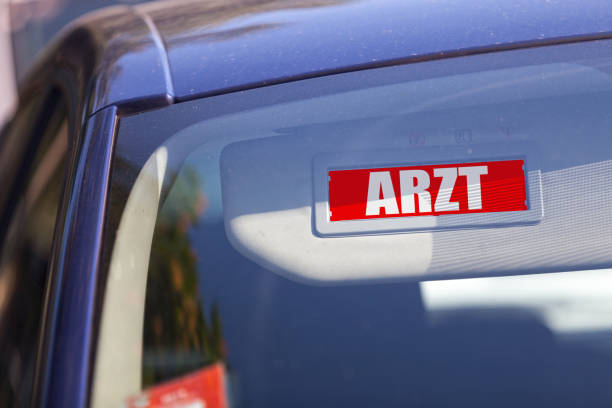 istock Arzt - Car sun visor sign 683155388