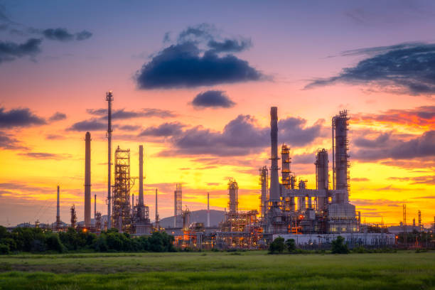 istock Oil refinery industry 683191560