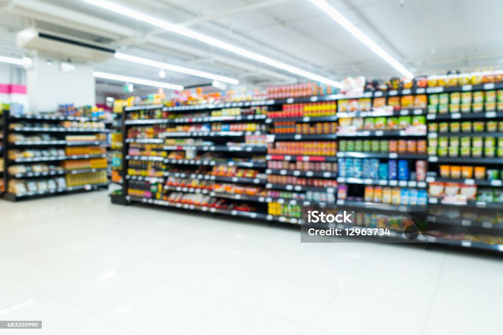 Supermarktregal waren auf unscharf. - Lizenzfrei Supermarkt Stock-Foto