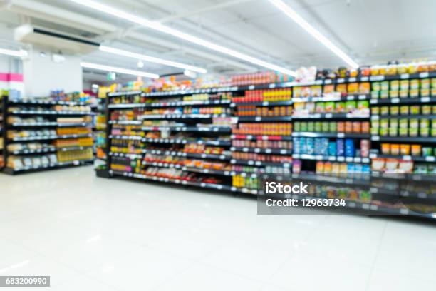 Supermarktregal Waren Auf Unscharf Stockfoto und mehr Bilder von Supermarkt - Supermarkt, Korridor, Geschäft