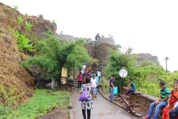 sinhagad fort in der nähe von pune, maharashtra, indien - maratha stock-fotos und bilder