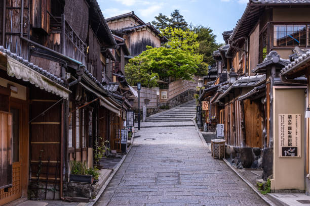 Ninenzaka steps in Higashiyama Empty street in Higashiyama, traditional district in Kyoto kyoto city stock pictures, royalty-free photos & images