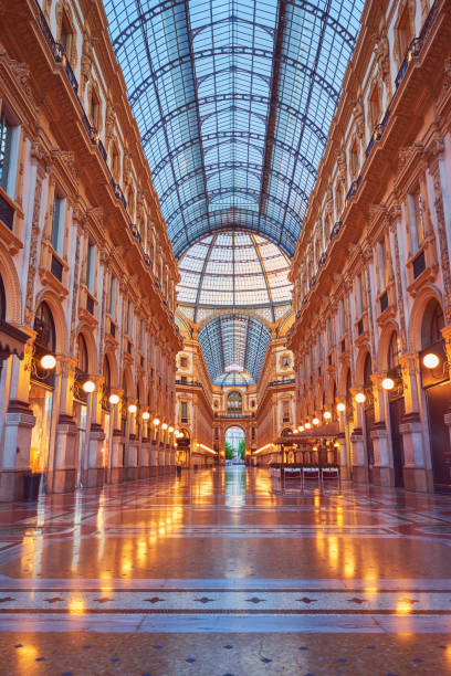 galleria vittorio emanuele ii milão, itália - photography urban scene vertical toned image - fotografias e filmes do acervo