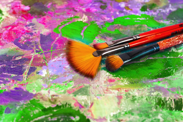 オイル塗料および塗装用ブラシと芸術家のパレット - artists canvas palette paintbrush oil painting ストックフォトと画像