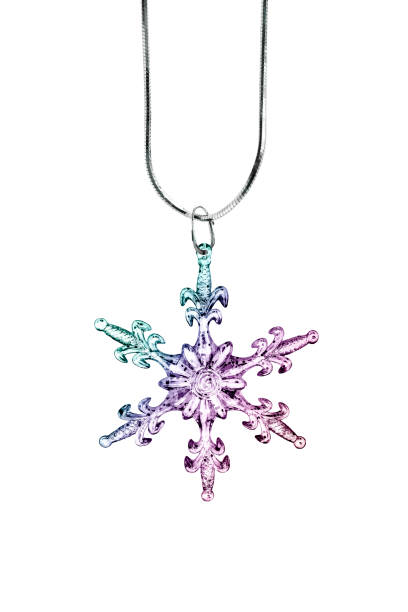 pendentif flocon de neige isolée - charm necklace photos et images de collection