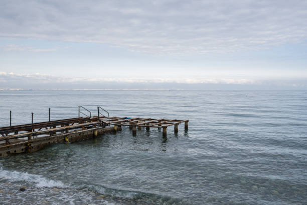 istock Small hotel dock at the sea 683557642