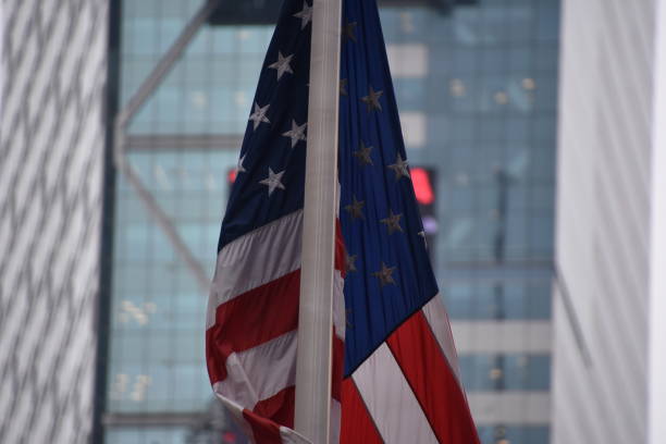 istock Building with US flags at the entrance 683557712