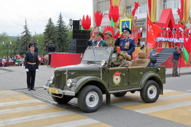 Old UAZ car with war veterans. Pyatigorsk, Russia Pyatigorsk, Russia - May 9, 2017: Old UAZ car with war veterans on a Victory Parade jeep 4x4 off road vehicle world war ii stock pictures, royalty-free photos & images