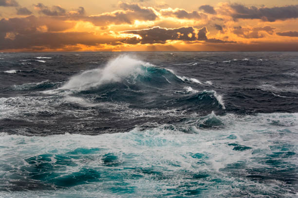 Vague de mer dans l’océan Atlantique pendant la tempête. - Photo