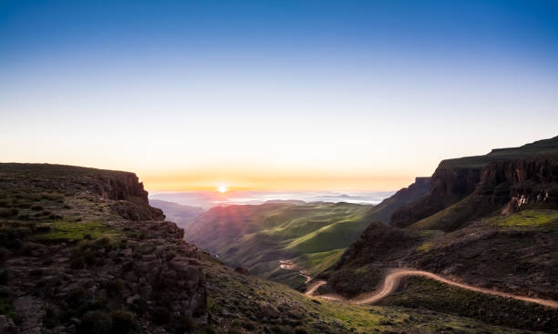 サニ峠の日の出 - lesotho ストックフォトと画像