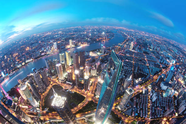 distrito financiero de lujiazui de shanghai al atardecer, china - ojo de pez fotografías e imágenes de stock