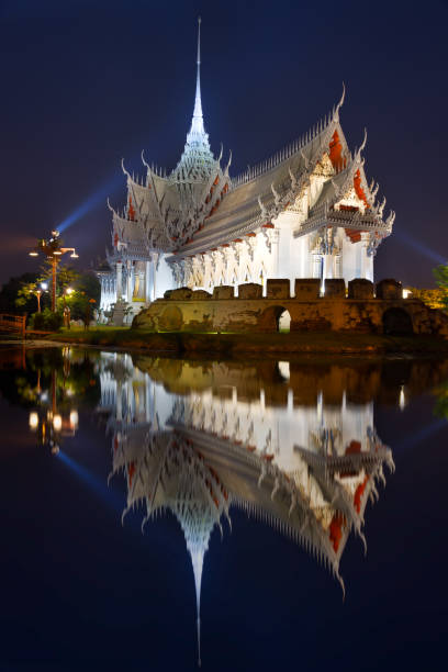 buddhistischer tempel der antiken stadt - sanphet palace stock-fotos und bilder