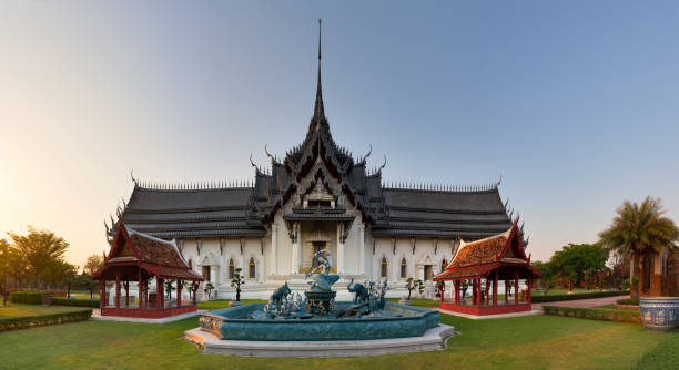 buddhistische tempel in thailand - sanphet palace stock-fotos und bilder