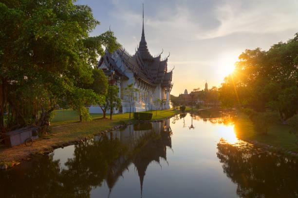 templo budista na tailândia - sanphet palace - fotografias e filmes do acervo