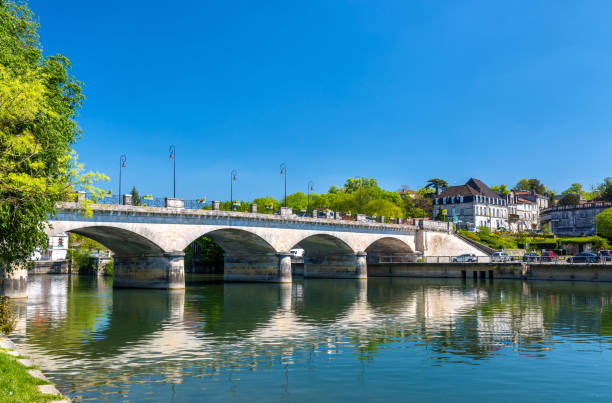 pont-neuf – most w cognac, francja - cognac zdjęcia i obrazy z banku zdjęć