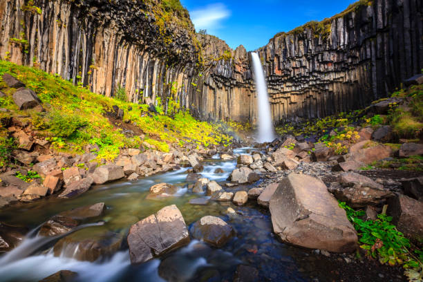 svartifoss waterfall - mineral waterfall water flowing imagens e fotografias de stock