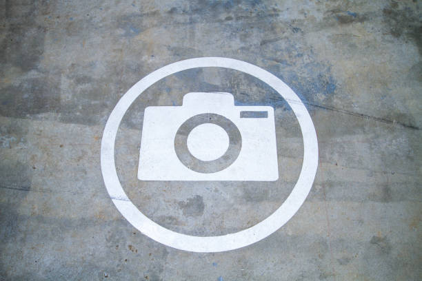 istock Scenic point for take a photo sign. Painted on concrete surface 683705456