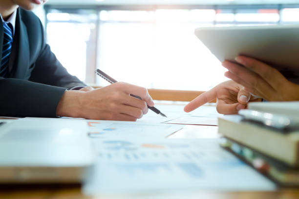 istock Startups businessmen teamwork brainstorming meeting to discuss plan startup project. 683737000