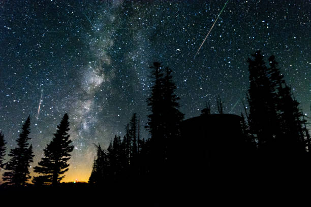 perseid meteor ruedas - lluvia de meteoritos fotografías e imágenes de stock