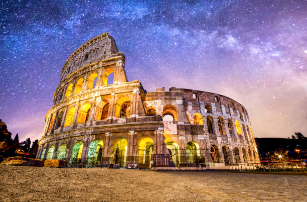 colosseo roma colosseum colosseum rome inga personer galleriexteriör nattetid milkyway - forum romanum bildbanksfoton och bilder