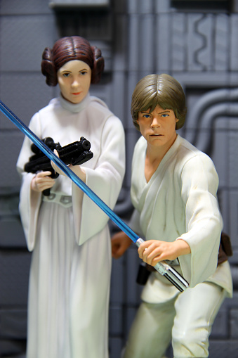 Action figures of Luke and Leia from the Star Wars Film Franchise. The toys are made by Kotobukiya