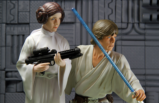 Action figures of Luke and Leia from the Star Wars Film Franchise. The toys are made by Kotobukiya