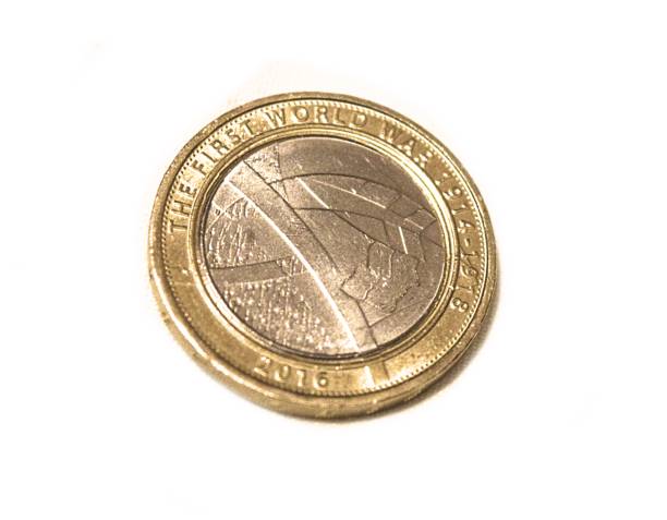 istock bi metallic british two pound coin close up coin 683833406