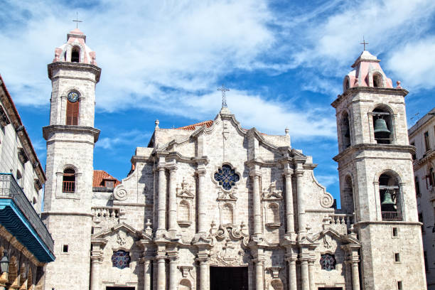 istock Landmark Havana Cathedral 683860950