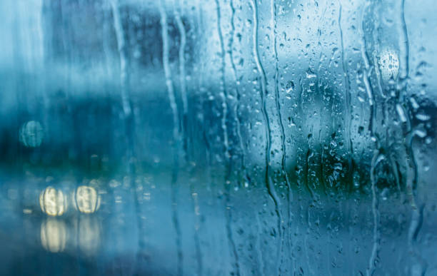 istock Water backgrounds with water drops, blurry blur 683869962