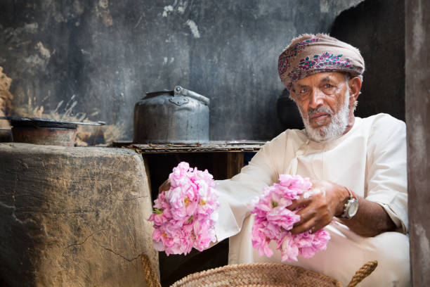 omani man with rose petals - harbor imagens e fotografias de stock