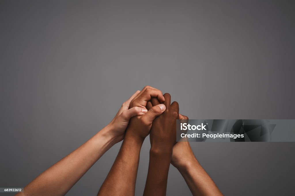 Embrasser la diversité ensemble - Photo de Groupe multi-ethnique libre de droits