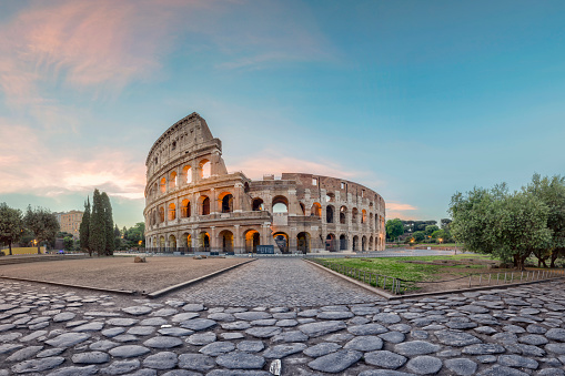 Amanecer en el Coliseo, Roma, Italia photo