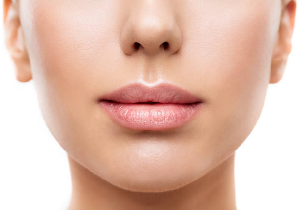 lèvres, femme face mouth beauty, beautiful skin et full lip closeup, pink lipstick - libs photos et images de collection